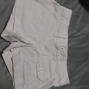 Super cute white shorts!!